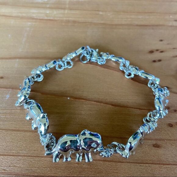 Swarovski Crystals Elephant Walk Silver Bracelet - Picture 1 of 13